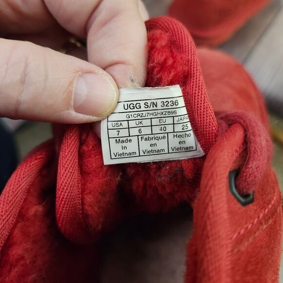 UGG Neumel Chukka Lace-up Red‎ Suede Sherpa-lined Boots #3236 SZ 7 - Picture 3 of 12